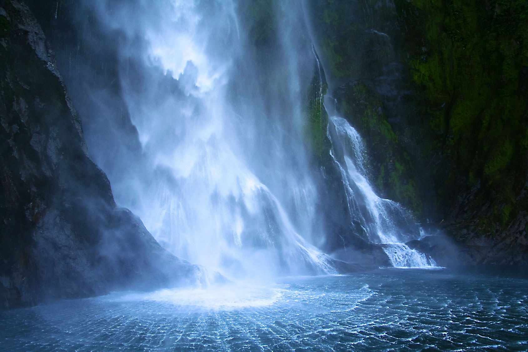 Sutherland-Falls,-New-Zealand